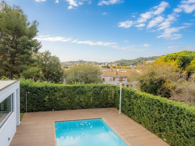 4 makuuhuone Huvila myytävänä paikassa S'Agaro mukana uima-altaan 
autotalli - 2 400 000 € (Ref: 9353513)