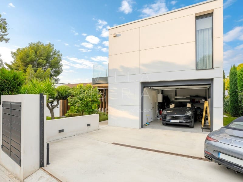 4 makuuhuone Huvila myytävänä paikassa S'Agaro mukana uima-altaan 
autotalli - 2 400 000 € (Ref: 9353513)