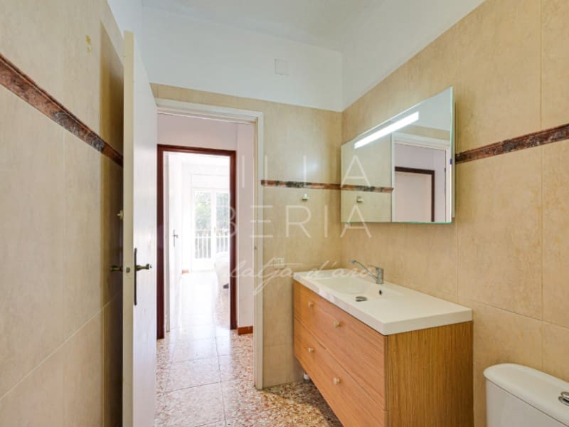 5 slaapkamer Villa te koop in Santa Cristina d'Aro met garage - € 395.000 (Ref: 9367808)