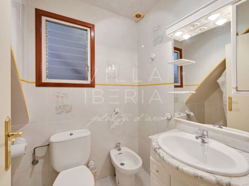 5 slaapkamer Villa te koop in Santa Cristina d'Aro met garage - € 395.000 (Ref: 9367808)