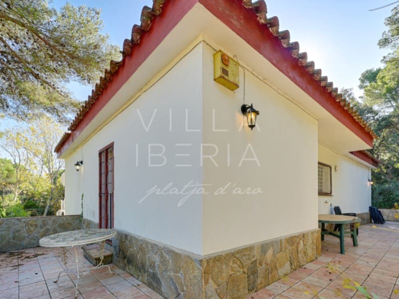 5 slaapkamer Villa te koop in Santa Cristina d'Aro met garage - € 395.000 (Ref: 9367808)