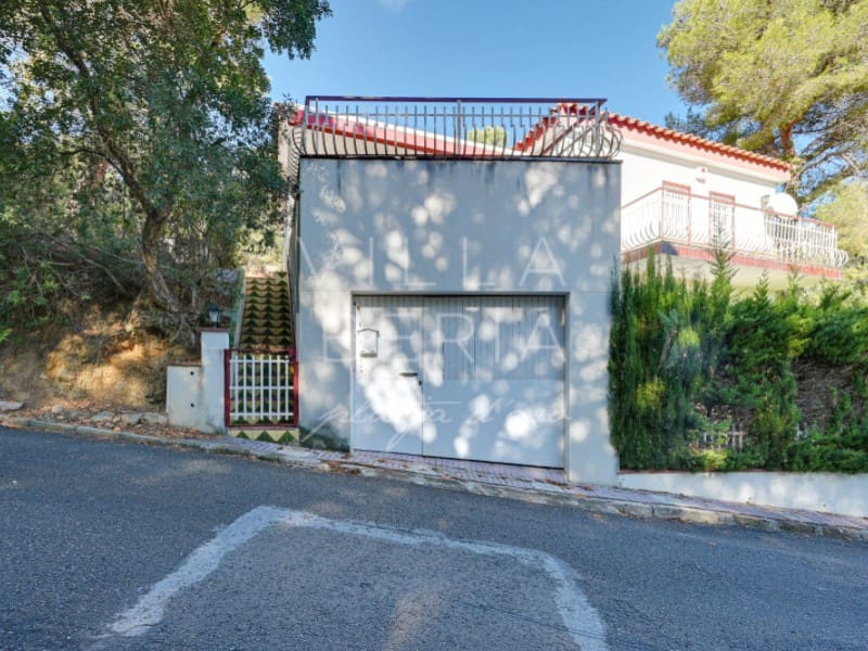 5 slaapkamer Villa te koop in Santa Cristina d'Aro met garage - € 395.000 (Ref: 9367808)