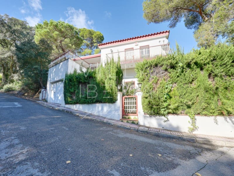 5 slaapkamer Villa te koop in Santa Cristina d'Aro met garage - € 395.000 (Ref: 9367808)
