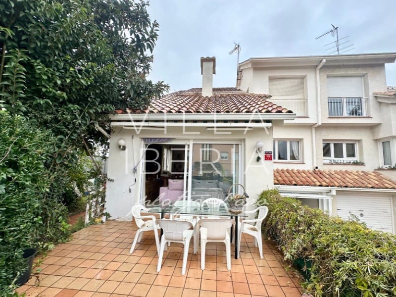 4 slaapkamer Huis te koop in Platja d'Aro met garage - € 450.000 (Ref: 9470624)