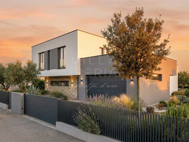 4 slaapkamer Villa te koop in Santa Cristina d'Aro met zwembad garage - € 1.850.000 (Ref: 9474361)