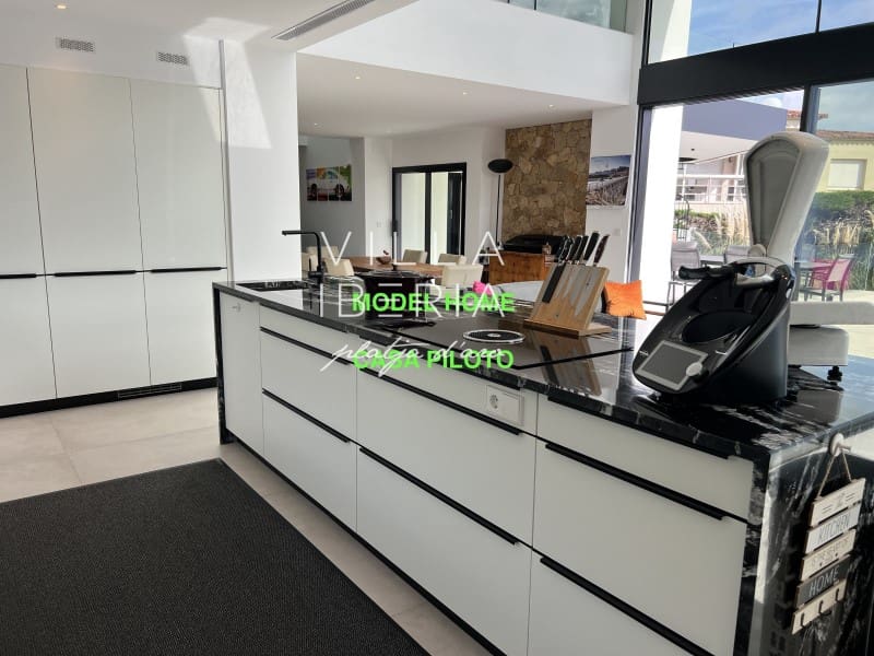 4 slaapkamer Villa te koop in Santa Cristina d'Aro met zwembad garage - € 1.850.000 (Ref: 9474361)