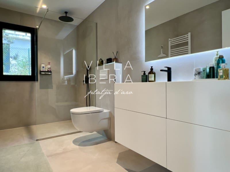 4 slaapkamer Villa te koop in Santa Cristina d'Aro met zwembad garage - € 1.850.000 (Ref: 9474361)