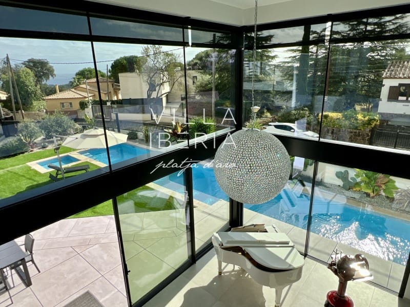 4 slaapkamer Villa te koop in Santa Cristina d'Aro met zwembad garage - € 1.850.000 (Ref: 9474361)