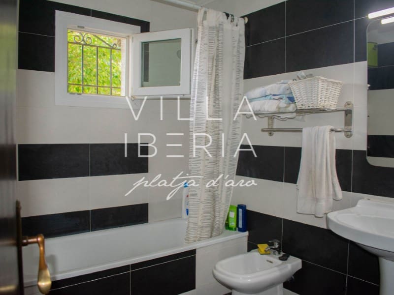 3 bedroom Villa for sale in Santa Cristina d'Aro with garage - € 315,000 (Ref: 9474991)