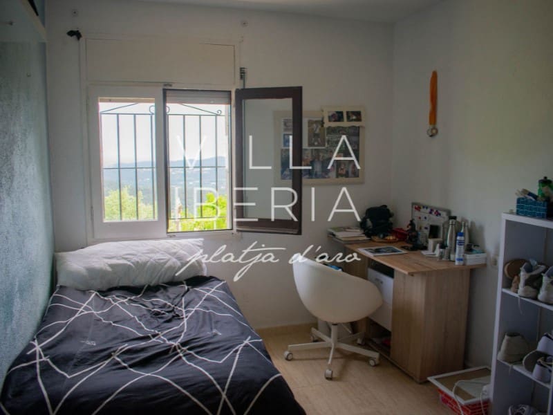 3 bedroom Villa for sale in Santa Cristina d'Aro with garage - € 315,000 (Ref: 9474991)