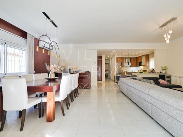 4 slaapkamer Villa te koop in Platja d'Aro, Castell-Platja d'Aro met zwembad garage - € 750.000 (Ref: 9528438)