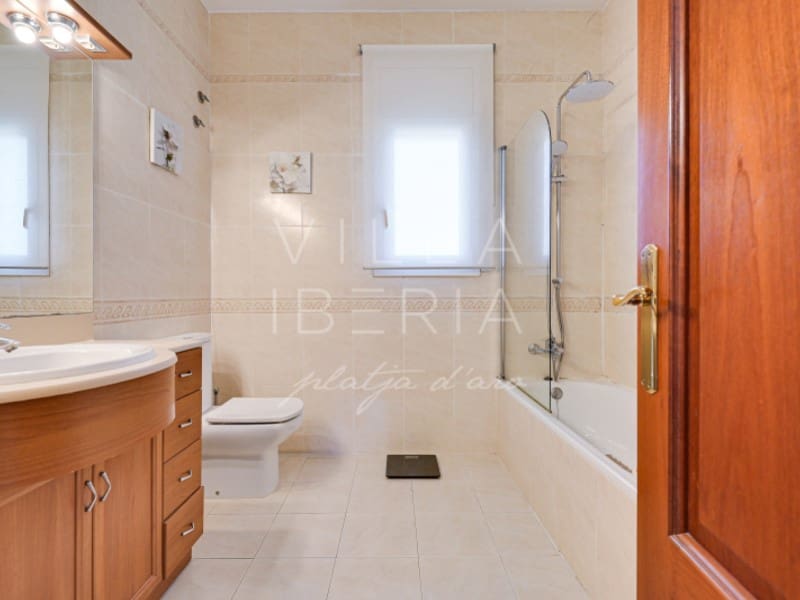 4 slaapkamer Villa te koop in Platja d'Aro met zwembad garage - € 750.000 (Ref: 9528438)