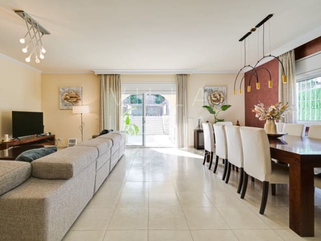 4 slaapkamer Villa te koop in Platja d'Aro, Castell-Platja d'Aro met zwembad garage - € 750.000 (Ref: 9528438)