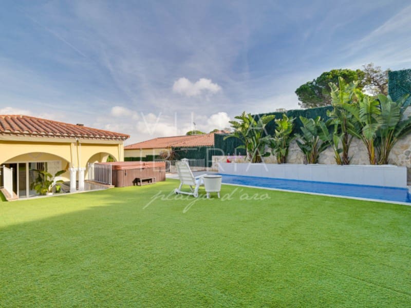 4 slaapkamer Villa te koop in Platja d'Aro met zwembad garage - € 750.000 (Ref: 9528438)