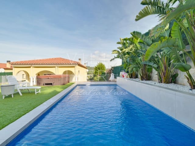 4 slaapkamer Villa te koop in Platja d'Aro, Castell-Platja d'Aro met zwembad garage - € 750.000 (Ref: 9528438)