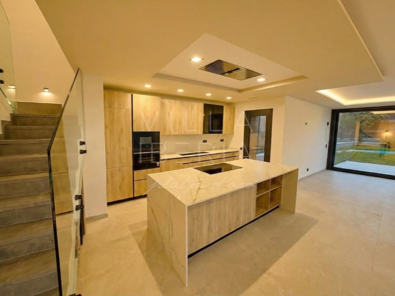 4 camera da letto Villa in vendita in S'Agaro con piscina garage - 1.350.000 € (Rif: 9528440)