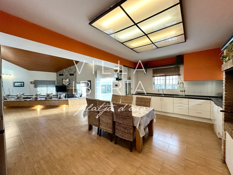 4 sovrum Villa till salu i Santa Cristina d'Aro med pool garage - 799 000 € (Ref: 9536815)