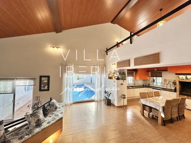 4 sovrum Villa till salu i Santa Cristina d'Aro med pool garage - 799 000 € (Ref: 9536815)