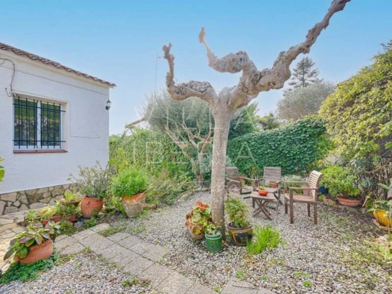 6 bedroom Villa for sale in Calonge i Sant Antoni with garage - € 495,000 (Ref: 9591574)