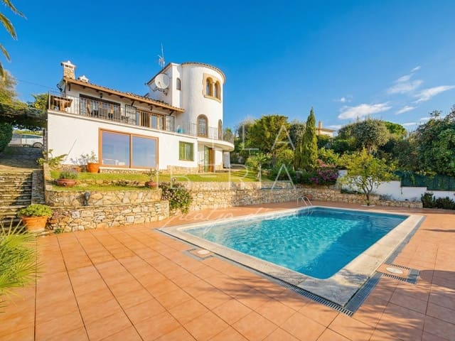 6 makuuhuone Huvila myytävänä paikassa Platja d'Aro, Castell-Platja d'Aro mukana uima-altaan - 670 000 € (Ref: 9596397)