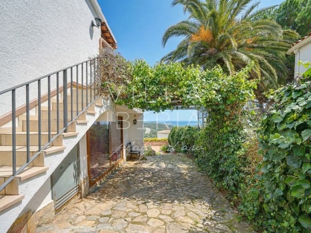 6 makuuhuone Huvila myytävänä paikassa Platja d'Aro, Castell-Platja d'Aro mukana uima-altaan - 670 000 € (Ref: 9596397)