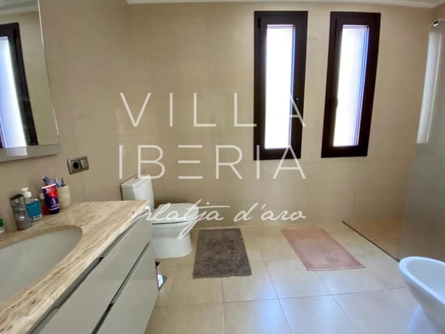 4 makuuhuone Huvila myytävänä paikassa Sant Feliu de Guíxols mukana uima-altaan 
autotalli - 2 000 000 € (Ref: 9670528)