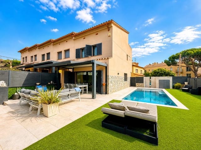 4 Zimmer Doppelhaus zu verkaufen in Platja d'Aro, Castell-Platja d'Aro mit Garage - 790.000 € (Ref: 9690534)