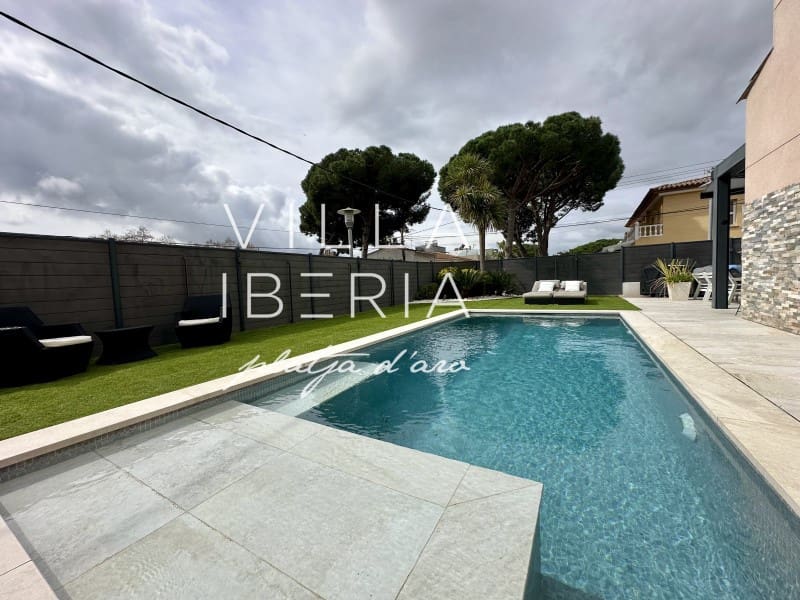 4 bedroom Semi-detached Villa for sale in Platja d'Aro with garage - € 790,000 (Ref: 9690534)