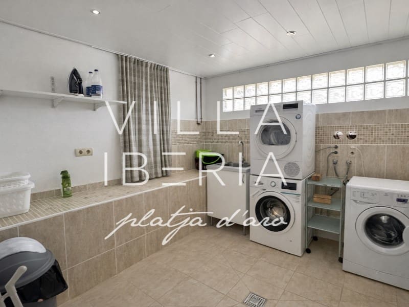 7 slaapkamer Villa te koop in Santa Cristina d'Aro met zwembad garage - € 1.375.000 (Ref: 9744120)