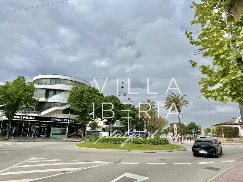 Commercial for sale in Platja d'Aro - € 300,000 (Ref: 9822817)