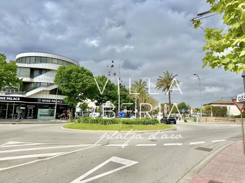 Commercial for sale in Platja d'Aro - € 300,000 (Ref: 9822817)