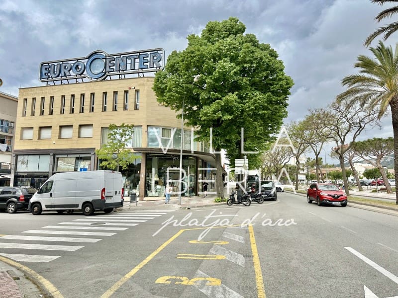 Commercial for sale in Platja d'Aro - € 300,000 (Ref: 9822817)