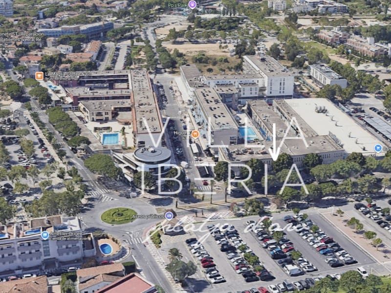 Commercial for sale in Platja d'Aro - € 300,000 (Ref: 9822817)