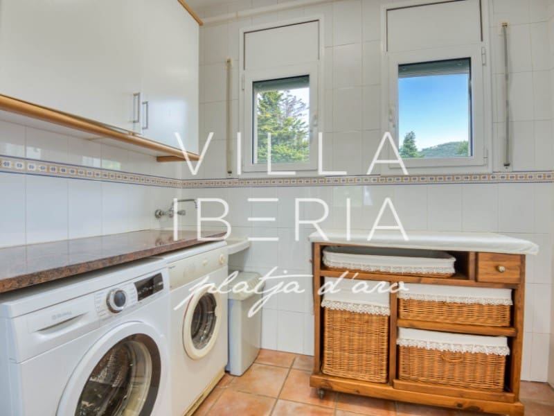4 camera da letto Villa in vendita in Santa Cristina d'Aro con piscina garage - 685.000 € (Rif: 9825055)