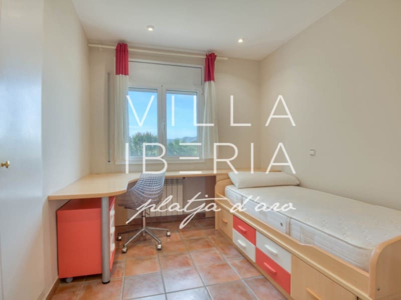 4 camera da letto Villa in vendita in Santa Cristina d'Aro con piscina garage - 685.000 € (Rif: 9825055)