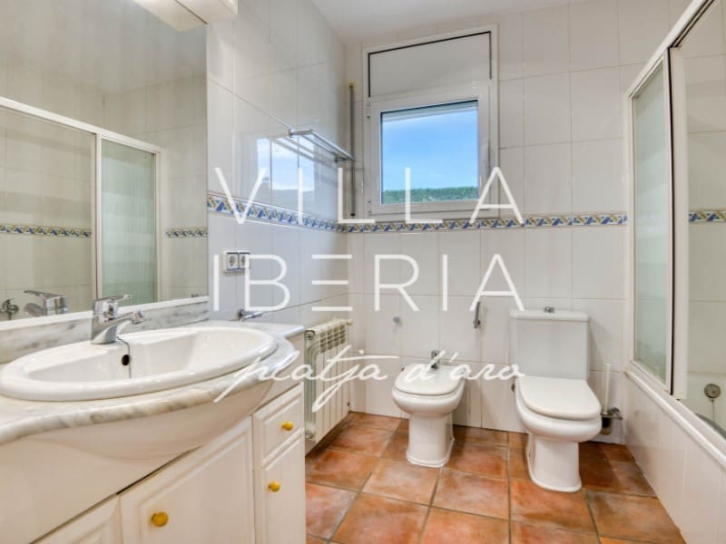 4 camera da letto Villa in vendita in Santa Cristina d'Aro con piscina garage - 685.000 € (Rif: 9825055)