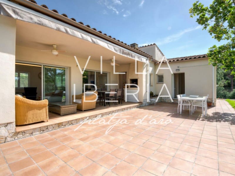 4 camera da letto Villa in vendita in Santa Cristina d'Aro con piscina garage - 685.000 € (Rif: 9825055)