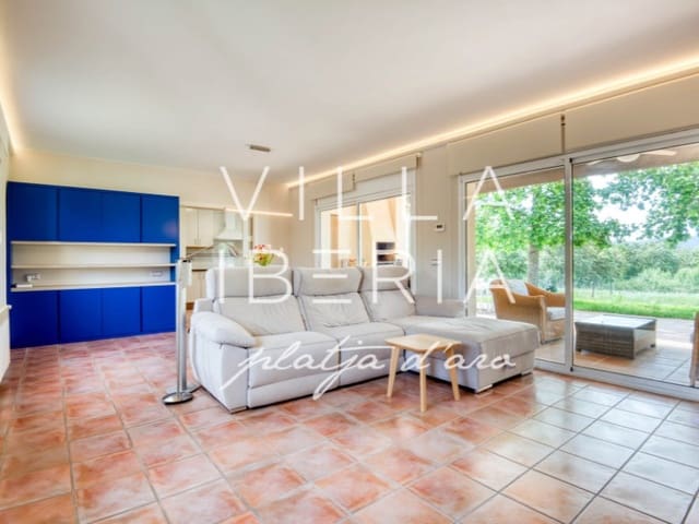 4 camera da letto Villa in vendita in Santa Cristina d'Aro con piscina garage - 685.000 € (Rif: 9825055)
