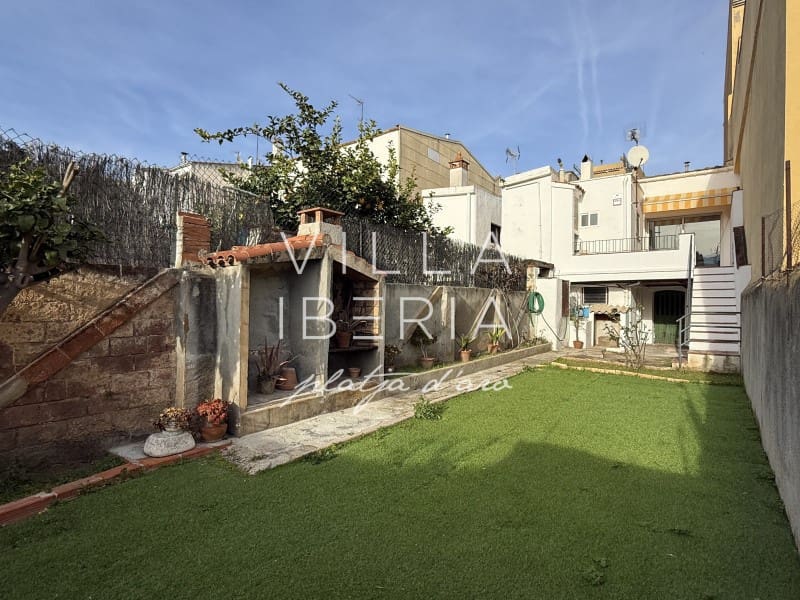 2 bedroom Villa for sale in Sant Feliu de Guixols - € 298,000 (Ref: 9857626)