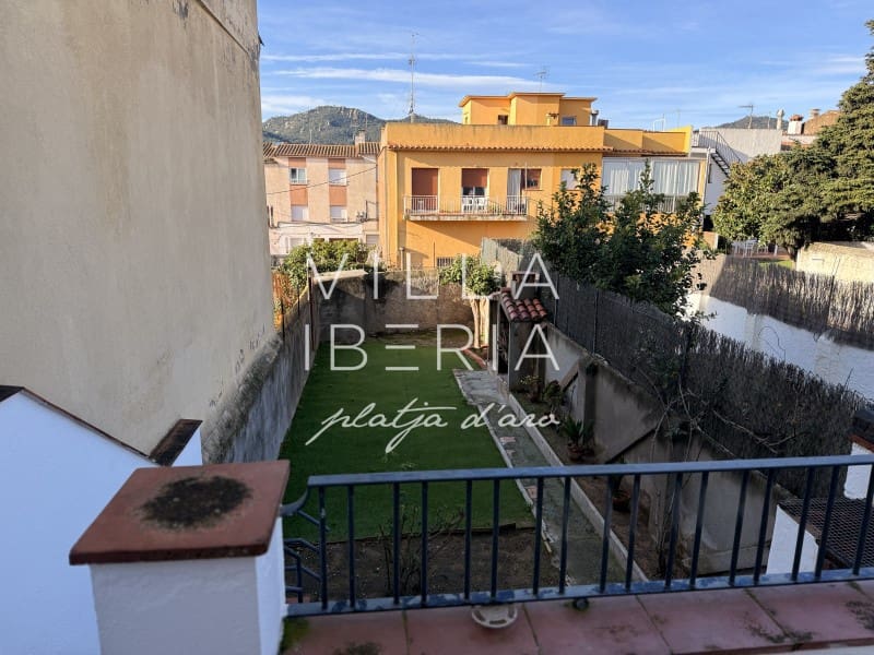 2 bedroom Villa for sale in Sant Feliu de Guixols - € 298,000 (Ref: 9857626)