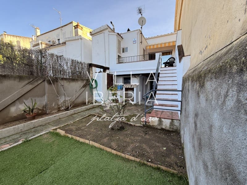2 bedroom Villa for sale in Sant Feliu de Guixols - € 298,000 (Ref: 9857626)