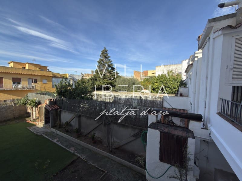 2 bedroom Villa for sale in Sant Feliu de Guixols - € 298,000 (Ref: 9857626)