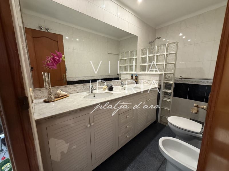 2 bedroom Villa for sale in Sant Feliu de Guixols - € 298,000 (Ref: 9857626)