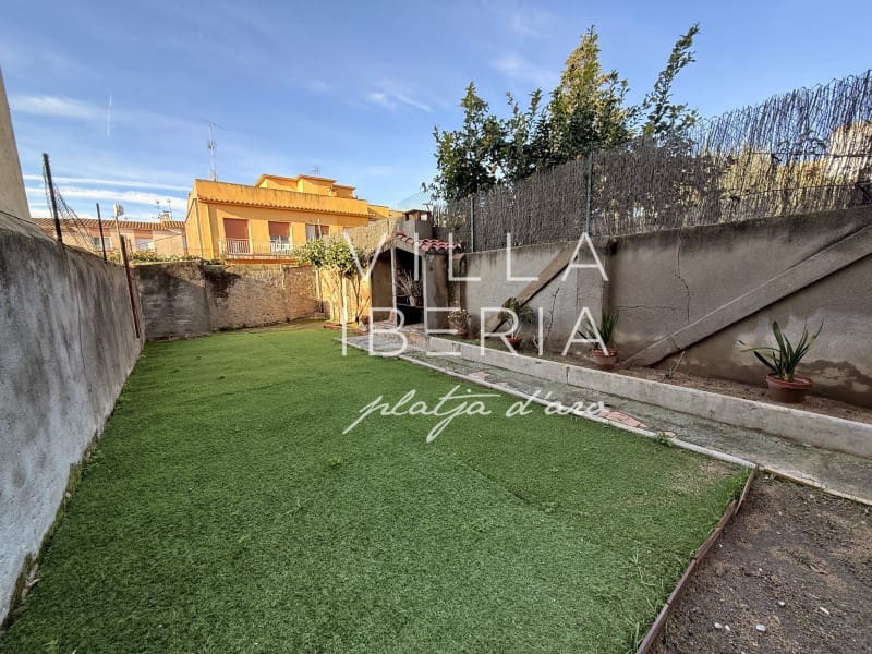 2 bedroom Villa for sale in Sant Feliu de Guixols - € 298,000 (Ref: 9857626)