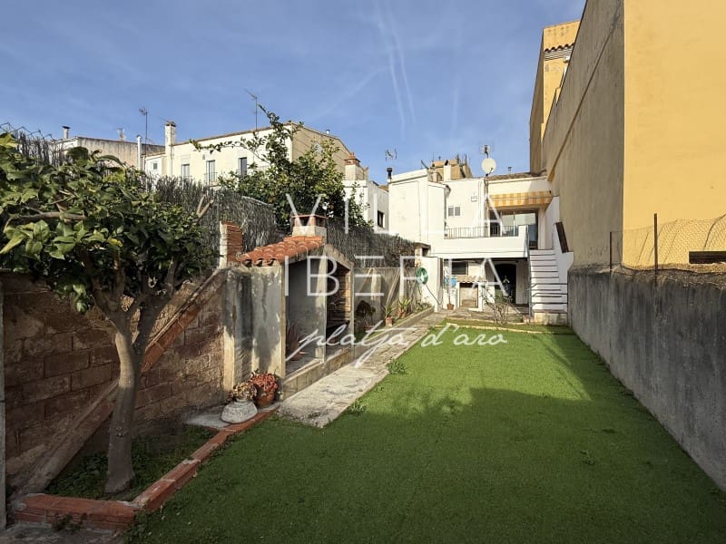 2 bedroom Villa for sale in Sant Feliu de Guixols - € 298,000 (Ref: 9857626)