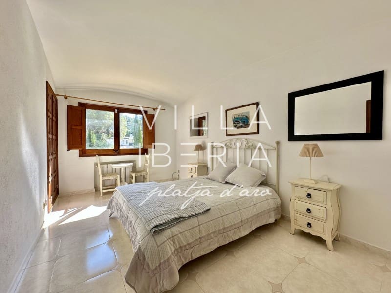 4 slaapkamer Villa te koop in Santa Cristina d'Aro met garage - € 800.000 (Ref: 9865120)