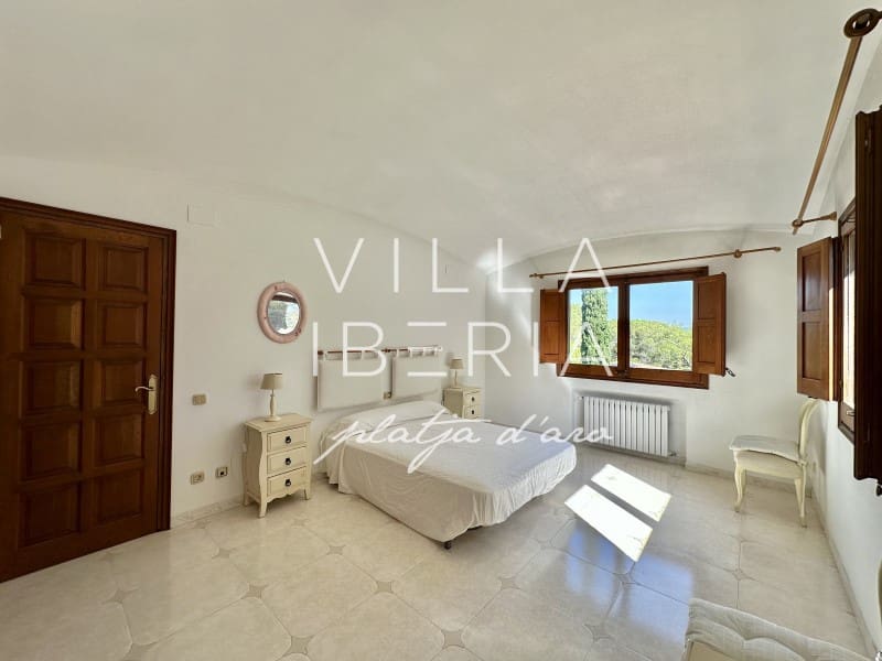 4 slaapkamer Villa te koop in Santa Cristina d'Aro met garage - € 800.000 (Ref: 9865120)