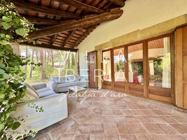 4 slaapkamer Villa te koop in Santa Cristina d'Aro met garage - € 800.000 (Ref: 9865120)