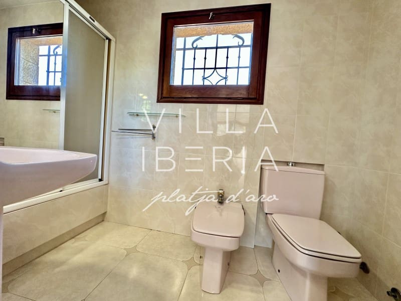 4 slaapkamer Villa te koop in Santa Cristina d'Aro met garage - € 800.000 (Ref: 9865120)