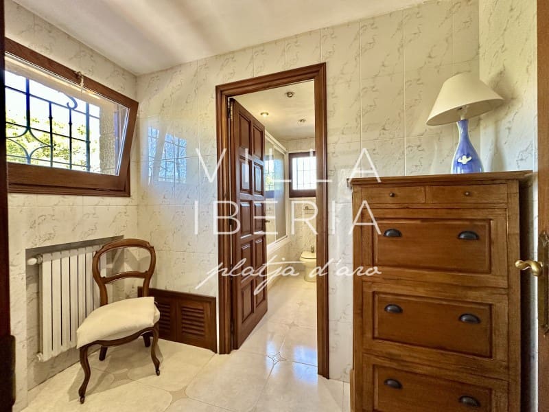 4 slaapkamer Villa te koop in Santa Cristina d'Aro met garage - € 800.000 (Ref: 9865120)
